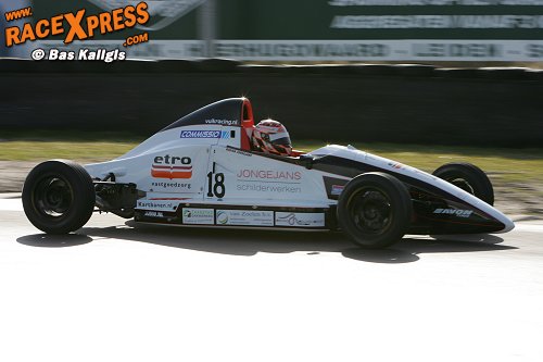 Rogier Jongejans werd tweede in de eerste Formule Ford race achter Bleekemolen